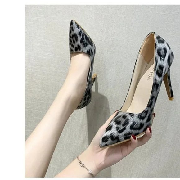 Women's dress shoes with pointy toes and pumps - Picture 1 of 10